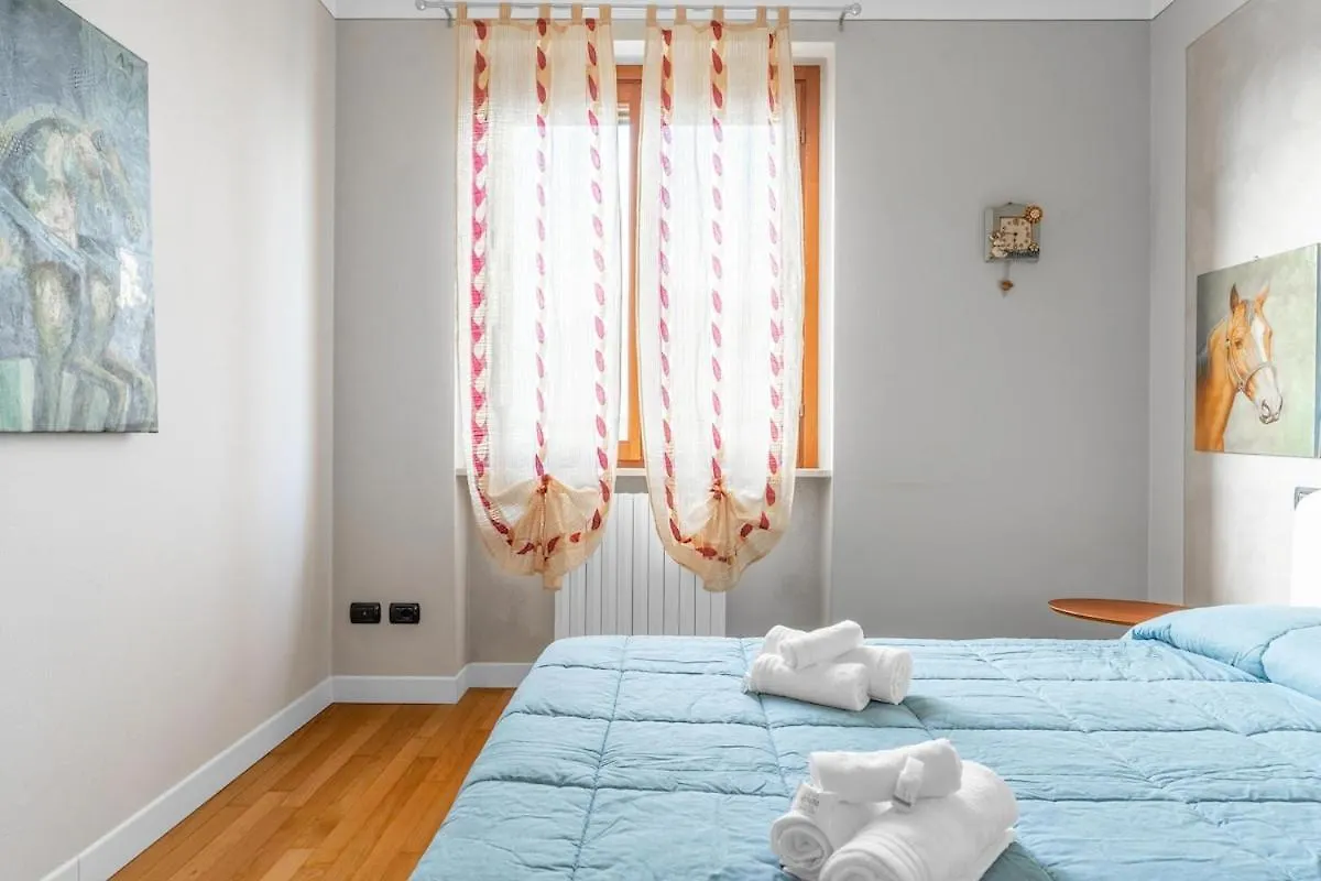 איסאו Residenza Degli Ulivi - Green House With Pool 0*,  איטליה